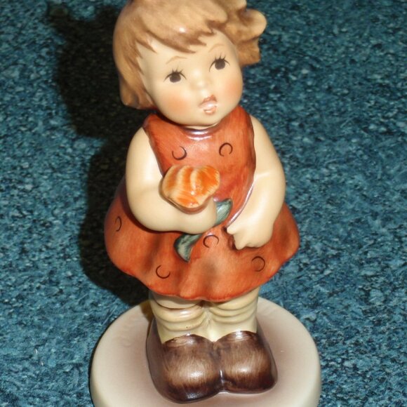 "Roses Are Red" Goebel Hummel Figurine #762 TMK7 With Box Cute Valentine's Gift! - Picture 1 of 10